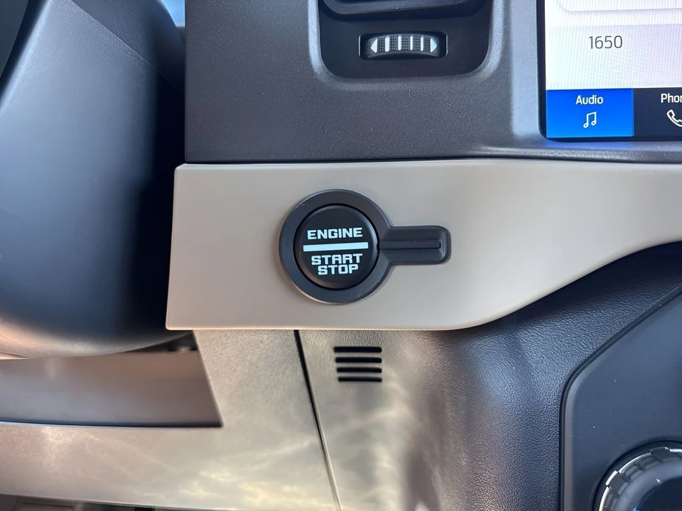 2025 Ford Bronco 6th Gen - Image 17 of 31