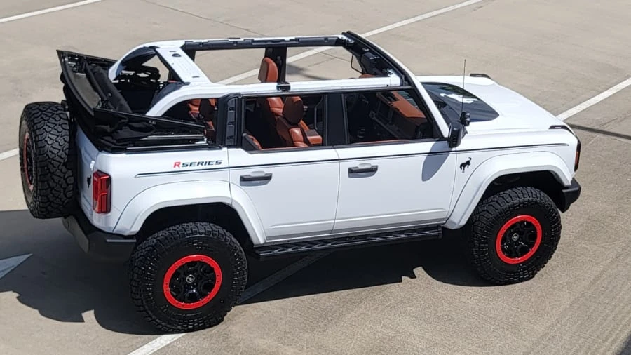 2025 Ford Bronco 6th Gen - Image 2 of 21