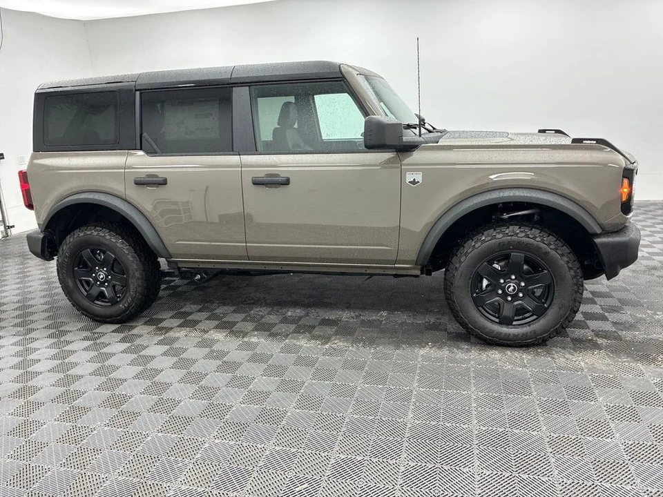 2025 Ford Bronco 6th Gen - Image 4 of 12