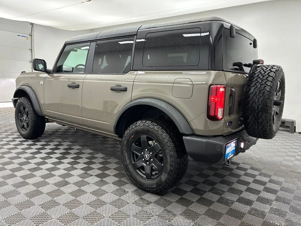 2025 Ford Bronco 6th Gen - Image 9 of 12