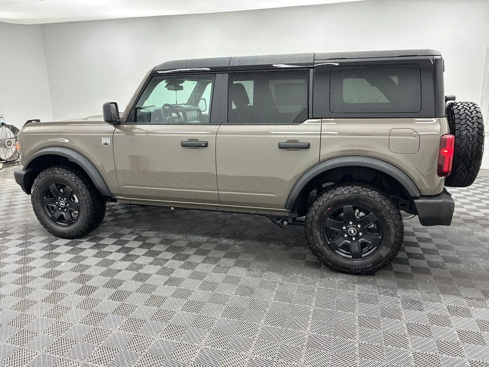2025 Ford Bronco 6th Gen - Image 10 of 12