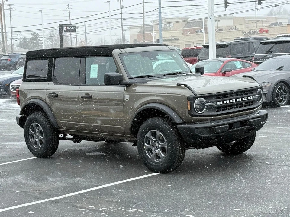 2025 Ford Bronco 6th Gen - Image 9 of 12