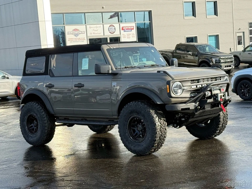 2025 Ford Bronco 6th Gen - Image 9 of 12