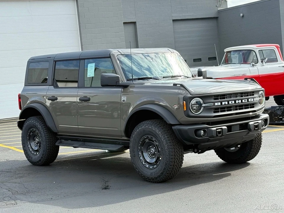 2025 Ford Bronco 6th Gen - Image 9 of 12