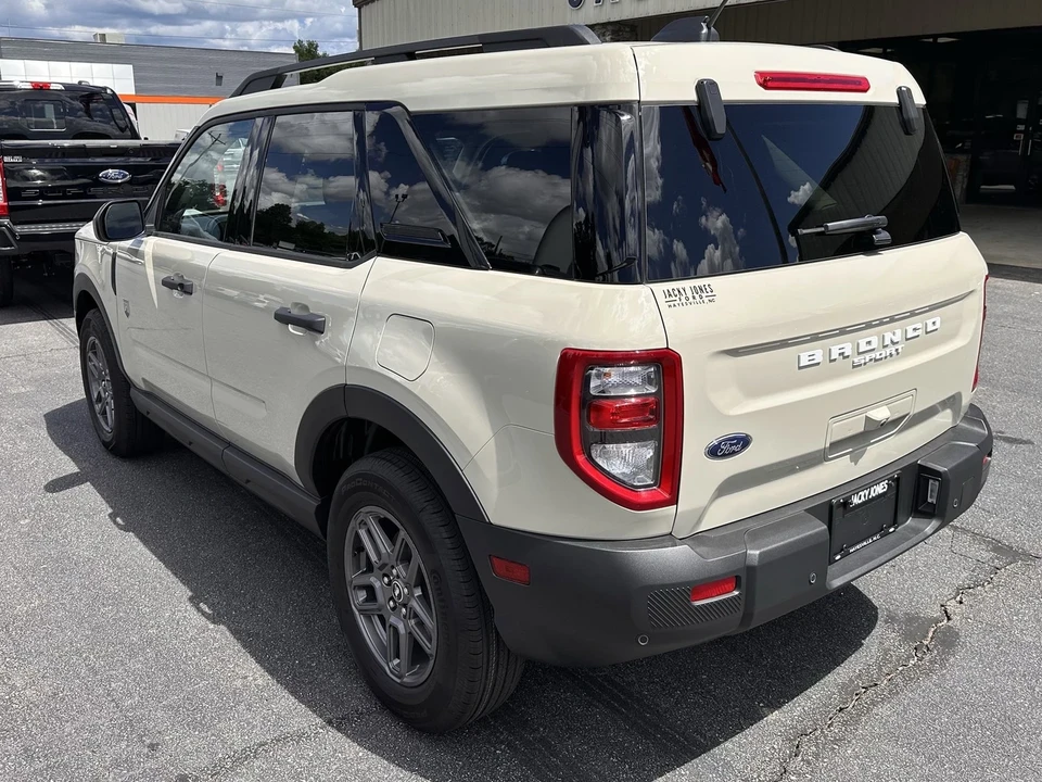 2025 Ford Bronco 6th Gen - Image 8 of 21