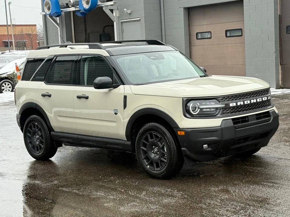 2025 Ford Bronco 6th Gen - Image 9 of 12