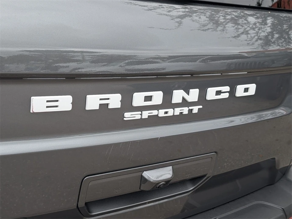2025 Ford Bronco 6th Gen - Image 17 of 21