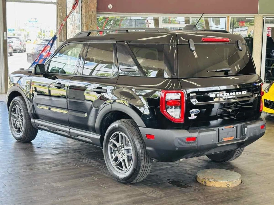 2025 Ford Bronco 6th Gen - Image 14 of 31