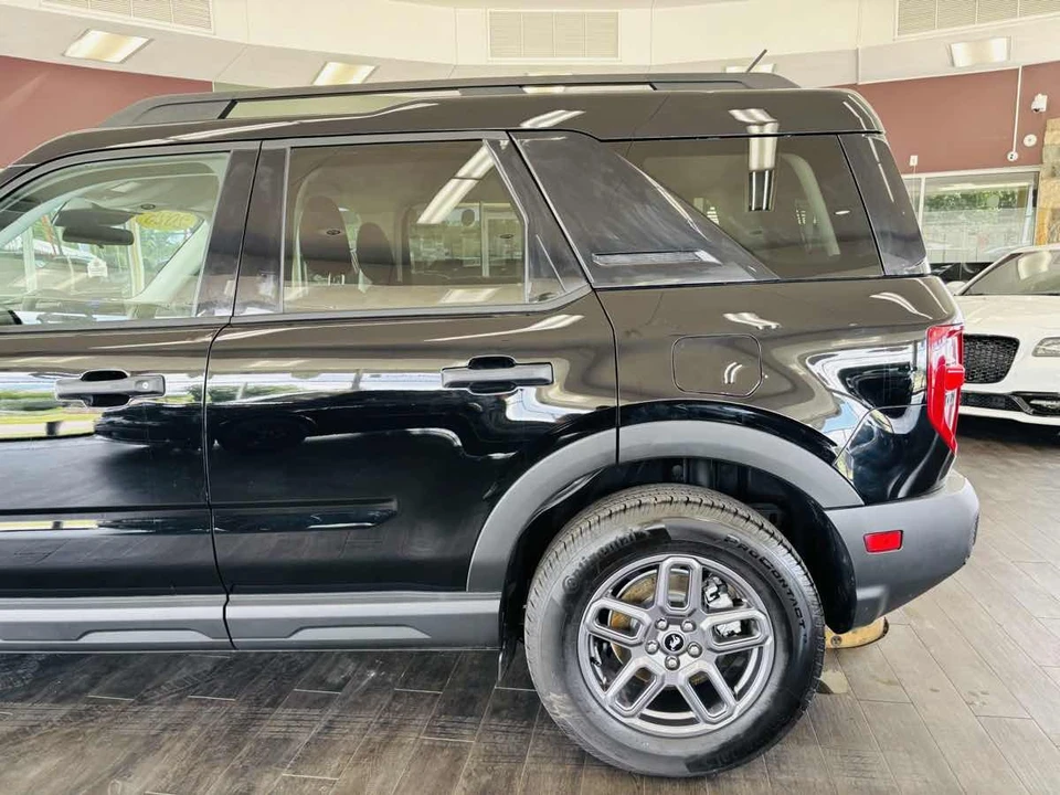 2025 Ford Bronco 6th Gen - Image 15 of 31
