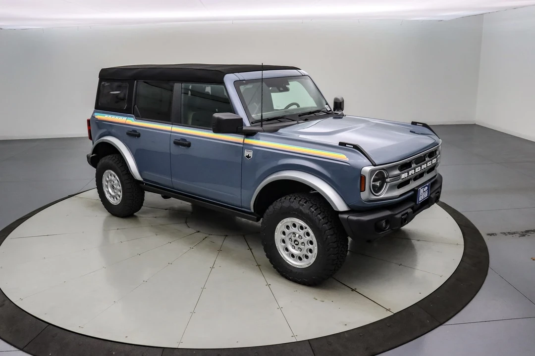 2025 Ford Bronco 6th Gen - Image 2 of 19
