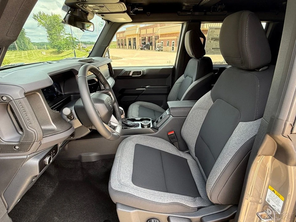 2025 Ford Bronco 6th Gen - Image 15 of 21