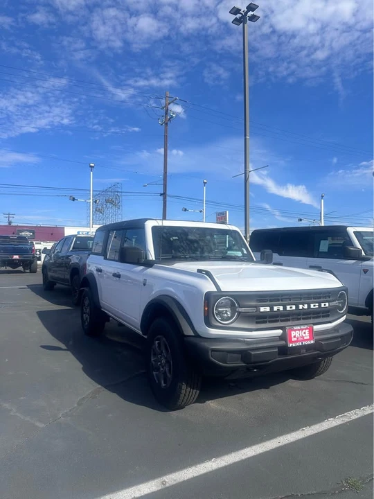 2025 Ford Bronco 6th Gen - Image 2 of 8
