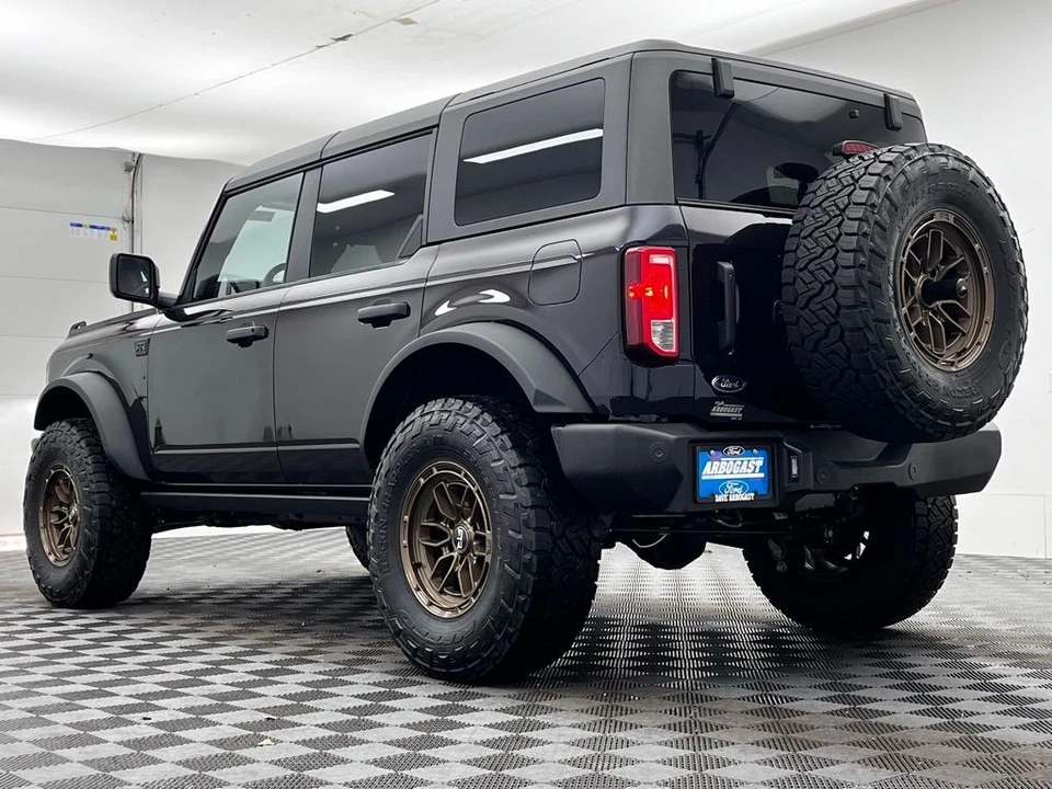 2025 Ford Bronco 6th Gen - Image 10 of 12