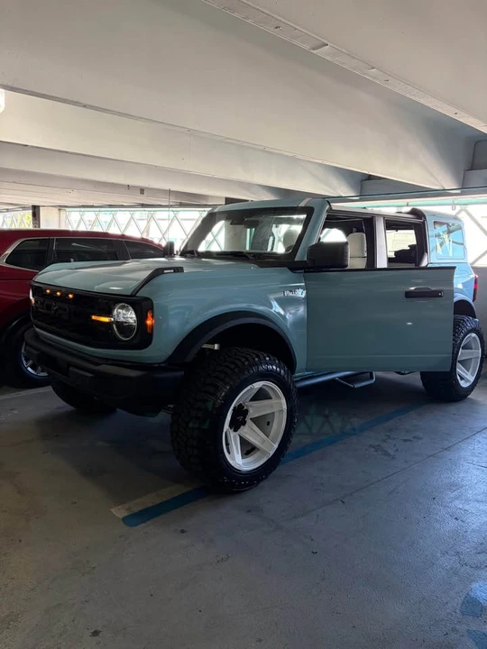 2025 Ford Bronco 6th Gen - Image 6 of 10