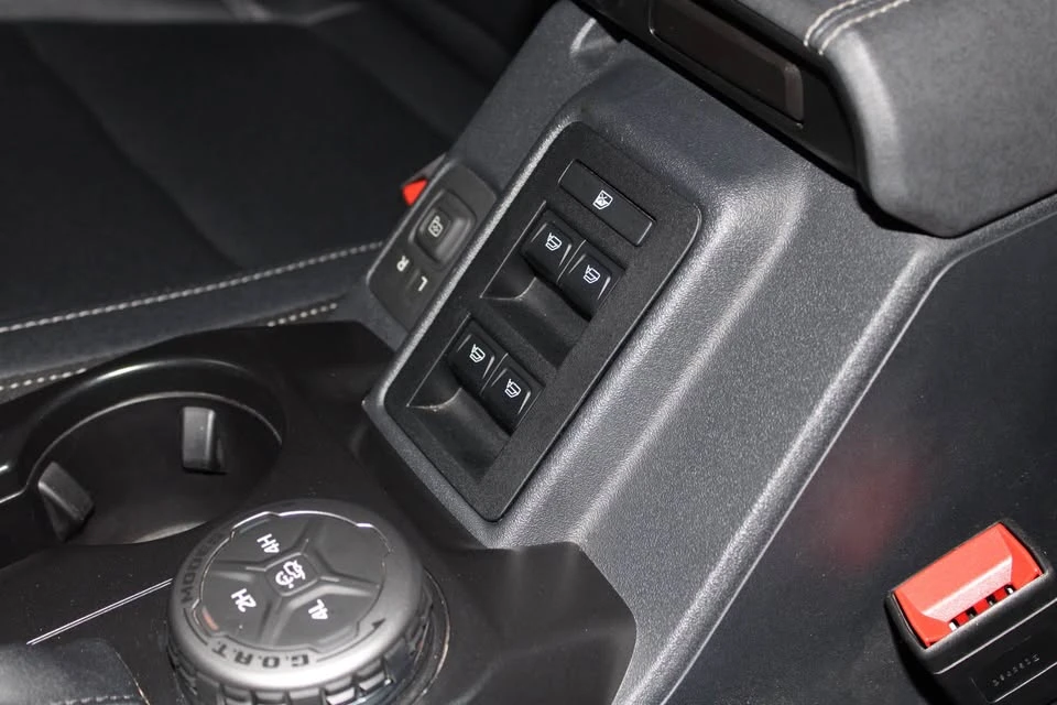 2025 Ford Bronco 6th Gen - Image 15 of 16
