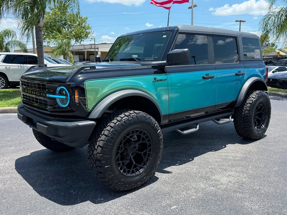 2025 Ford Bronco 6th Gen - Image 2 of 12