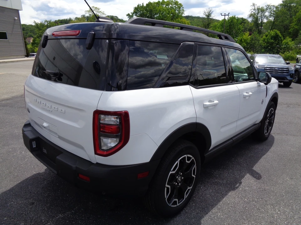 2025 Ford Bronco 6th Gen - Image 4 of 29