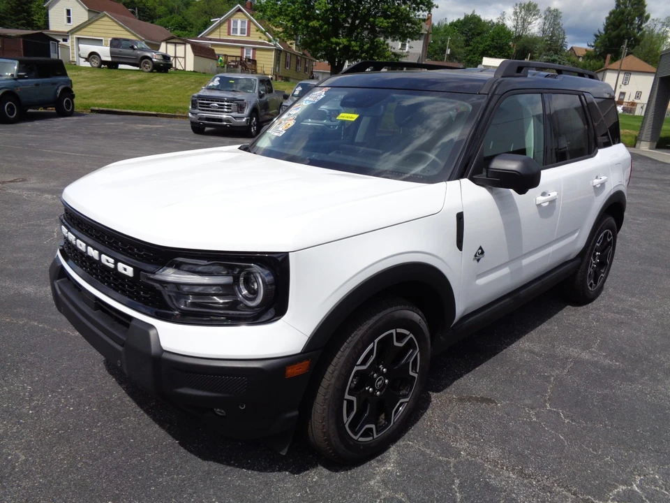 2025 Ford Bronco 6th Gen - Image 8 of 29