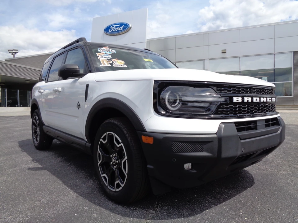2025 Ford Bronco 6th Gen - Image 2 of 29