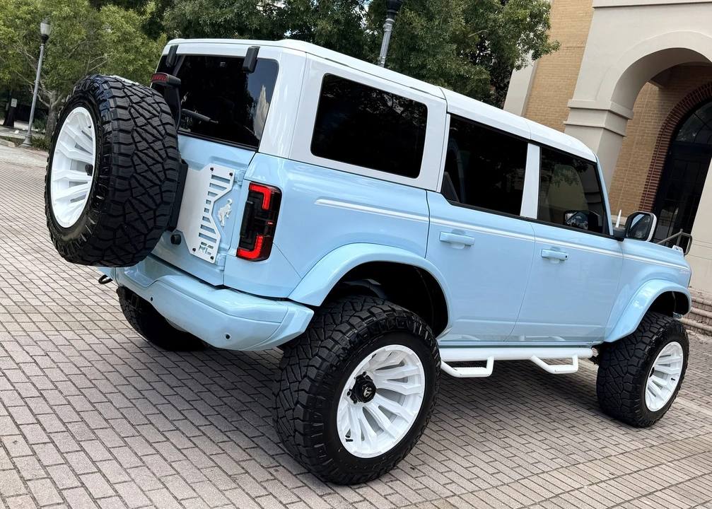 2025 Ford Bronco 6th Gen - Image 15 of 21