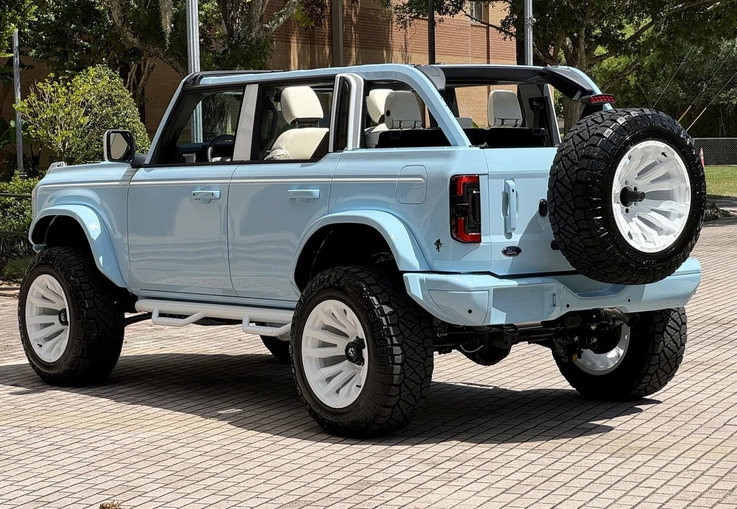 2025 Ford Bronco 6th Gen - Image 19 of 21