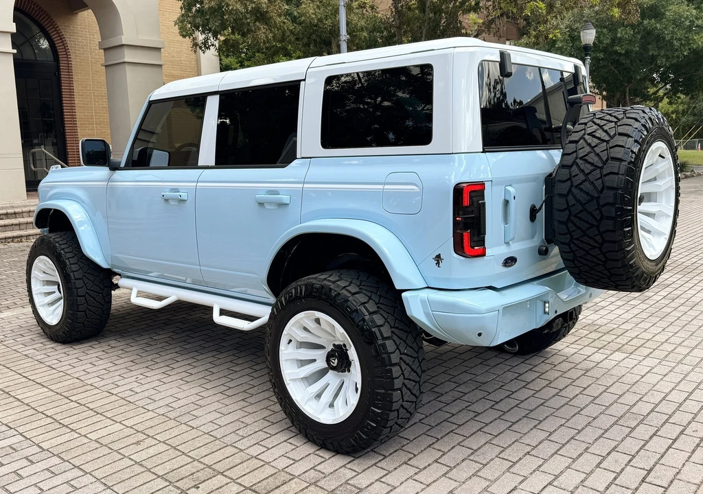 2025 Ford Bronco 6th Gen - Image 14 of 21