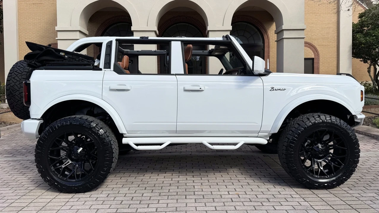 2025 Ford Bronco 6th Gen - Image 3 of 21