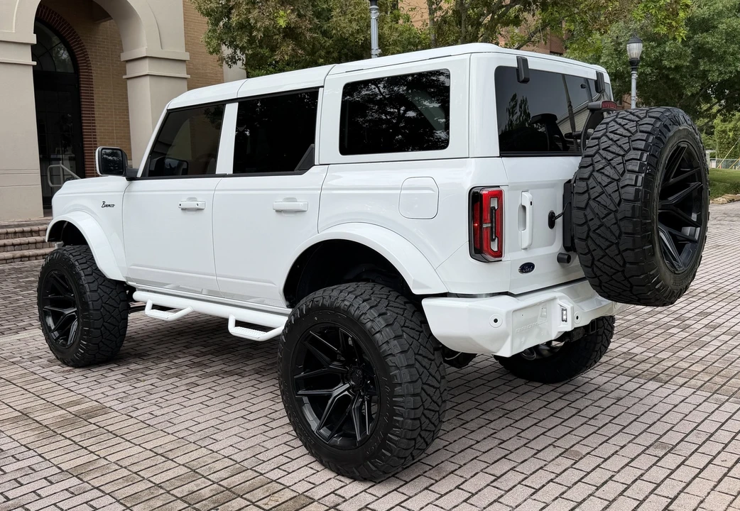 2025 Ford Bronco 6th Gen - Image 8 of 21