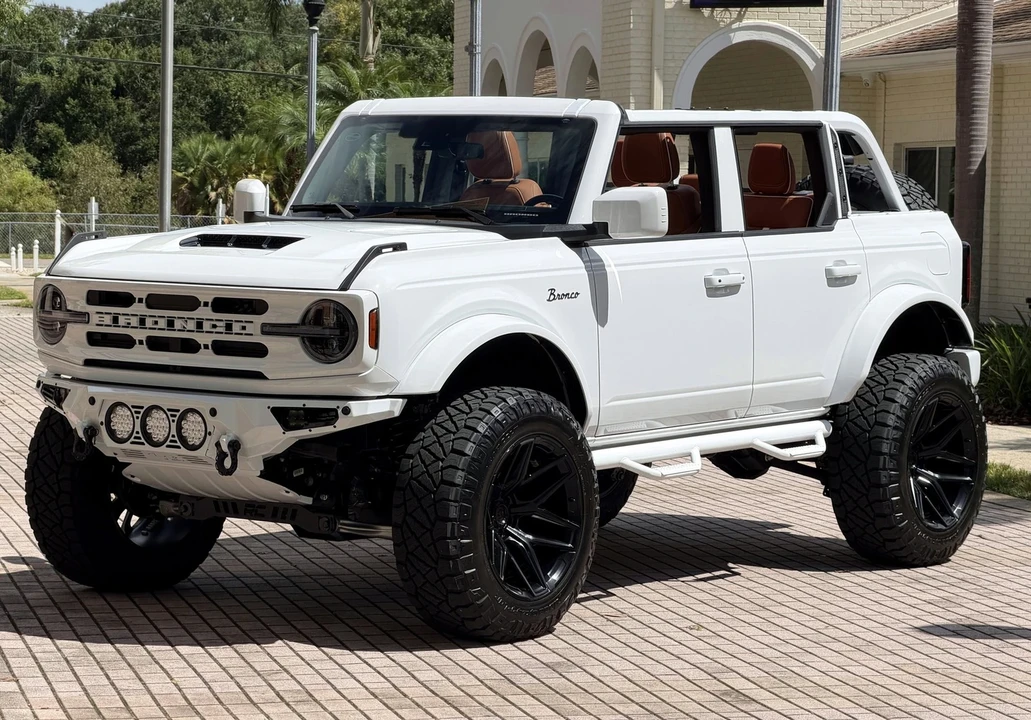 2025 Ford Bronco 6th Gen - Image 14 of 21