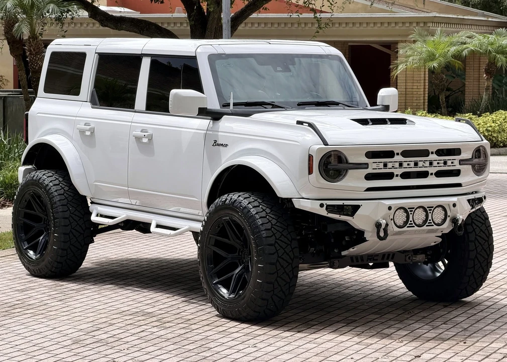 2025 Ford Bronco 6th Gen - Image 15 of 21