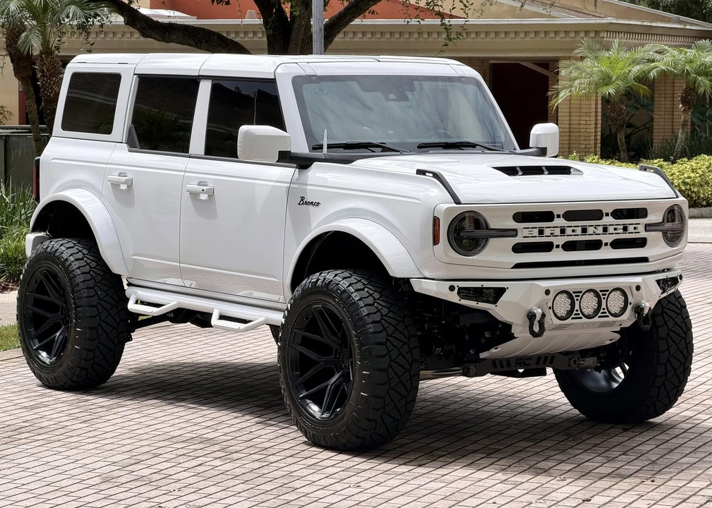 2025 Ford Bronco 6th Gen - Image 15 of 21