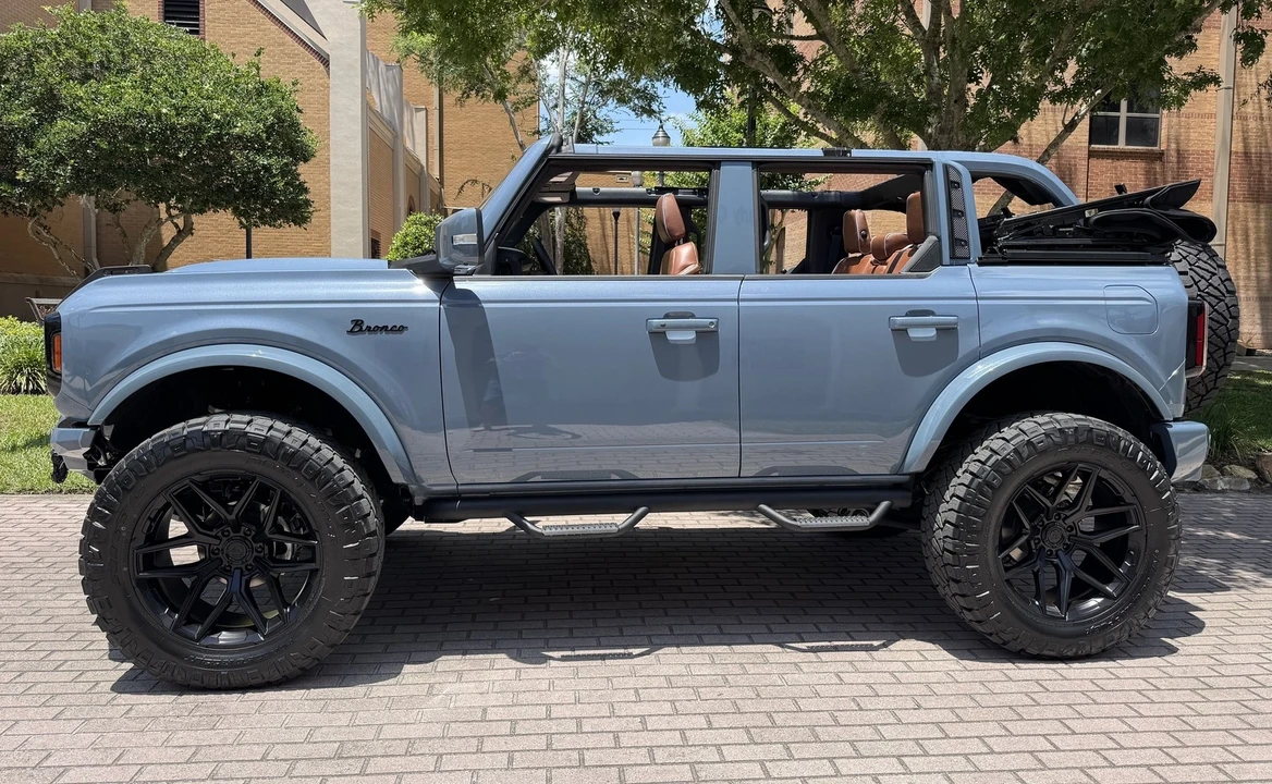 2025 Ford Bronco 6th Gen - Image 3 of 21