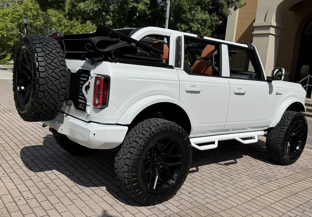 2025 Ford Bronco 6th Gen - Image 8 of 21