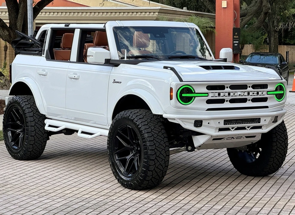 2025 Ford Bronco 6th Gen - Image 14 of 21