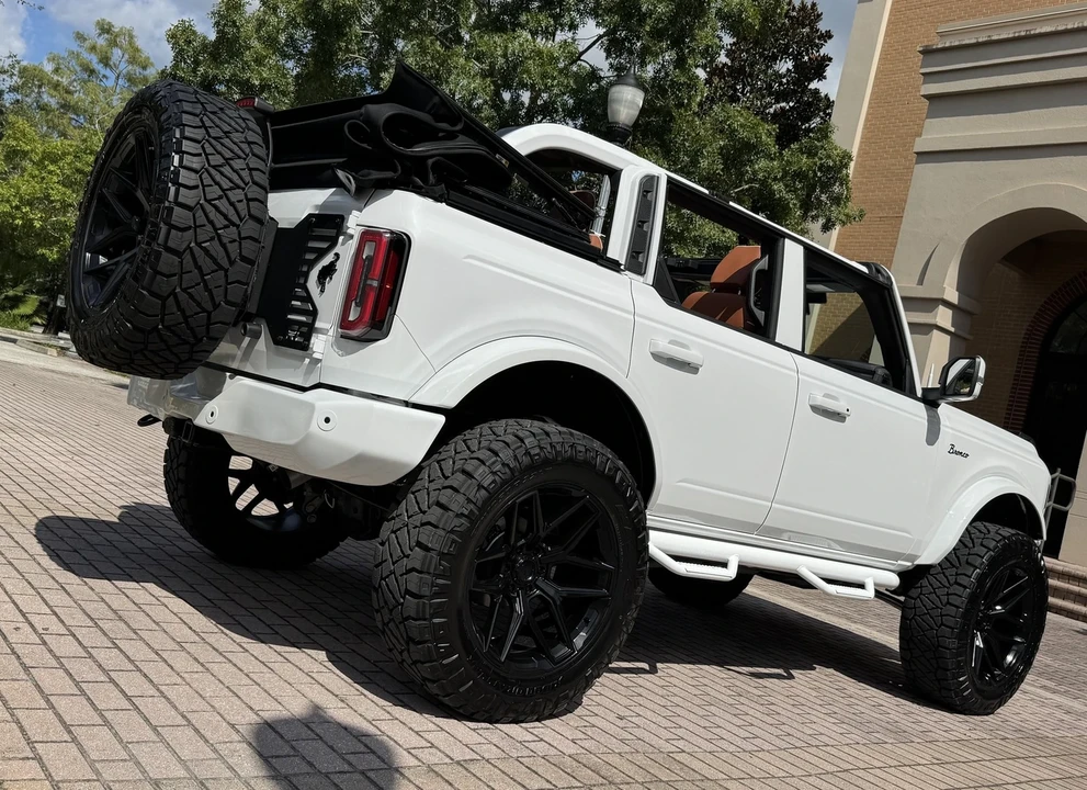 2025 Ford Bronco 6th Gen - Image 9 of 21