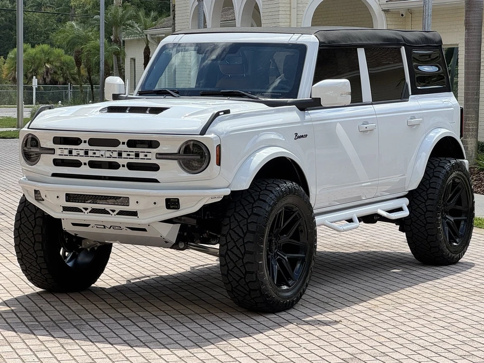 2025 Ford Bronco 6th Gen - Image 16 of 21