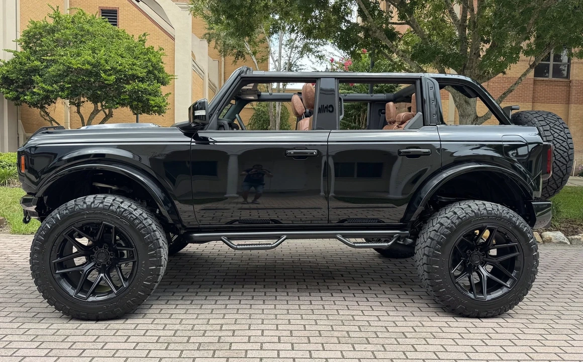 2025 Ford Bronco 6th Gen - Image 16 of 21