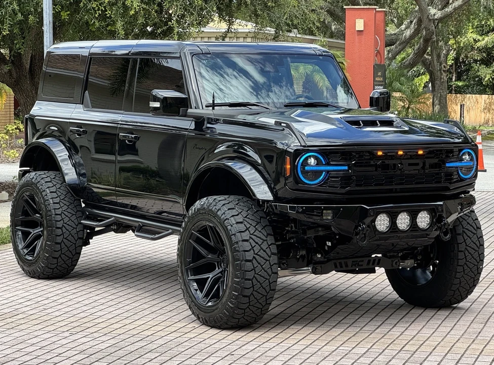 2025 Ford Bronco 6th Gen - Image 2 of 21