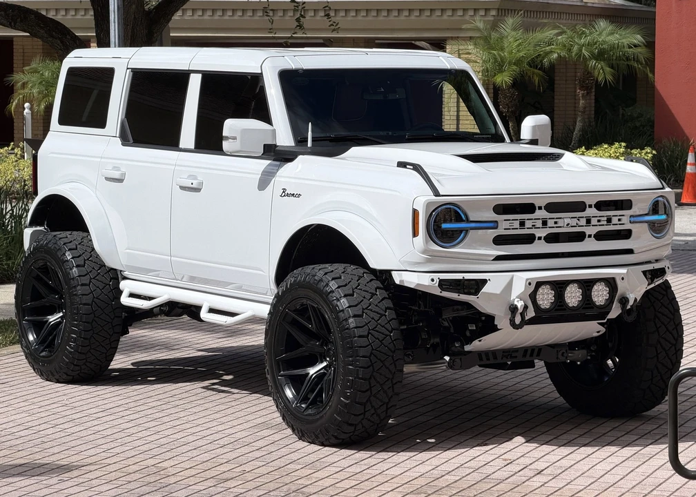 2025 Ford Bronco 6th Gen - Image 15 of 21