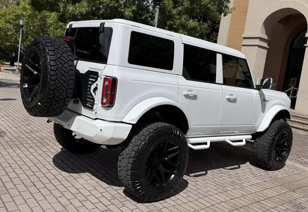 2025 Ford Bronco 6th Gen - Image 10 of 21