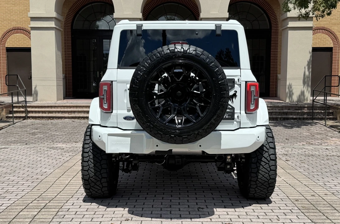 2025 Ford Bronco 6th Gen - Image 16 of 21