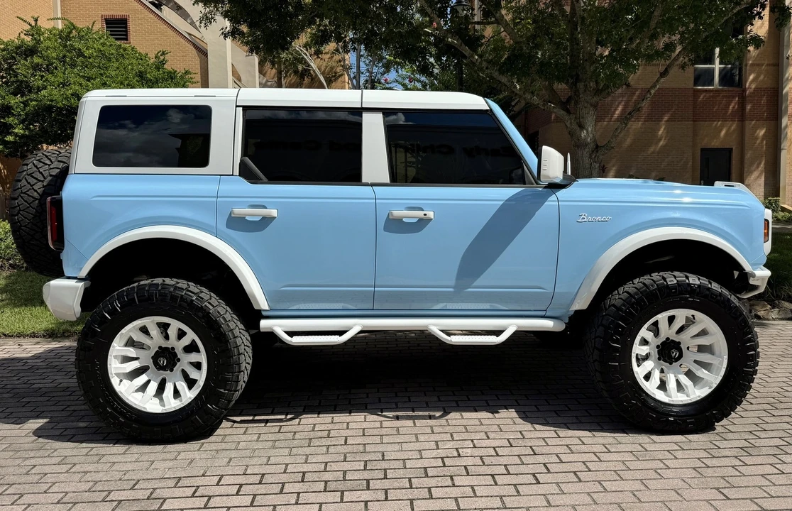 2025 Ford Bronco 6th Gen - Image 2 of 21