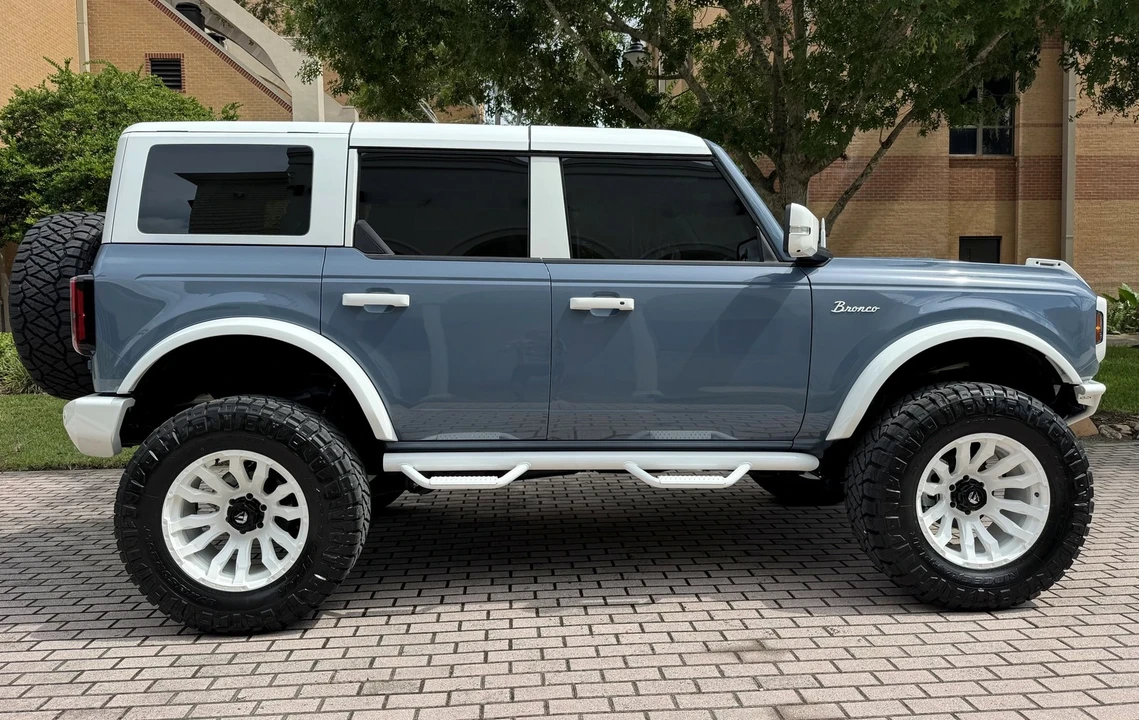 2025 Ford Bronco 6th Gen - Image 2 of 21