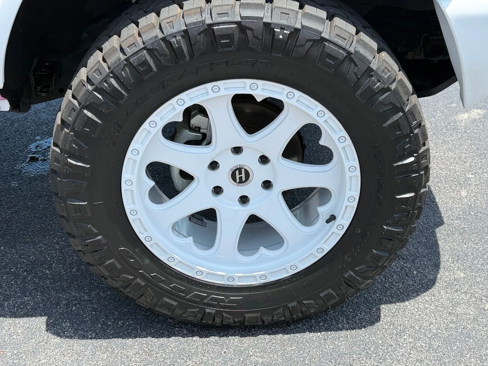 2025 Ford Bronco 6th Gen - Image 9 of 12