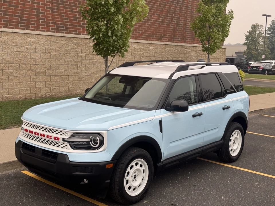 2025 Ford Bronco 6th Gen - Image 4 of 23