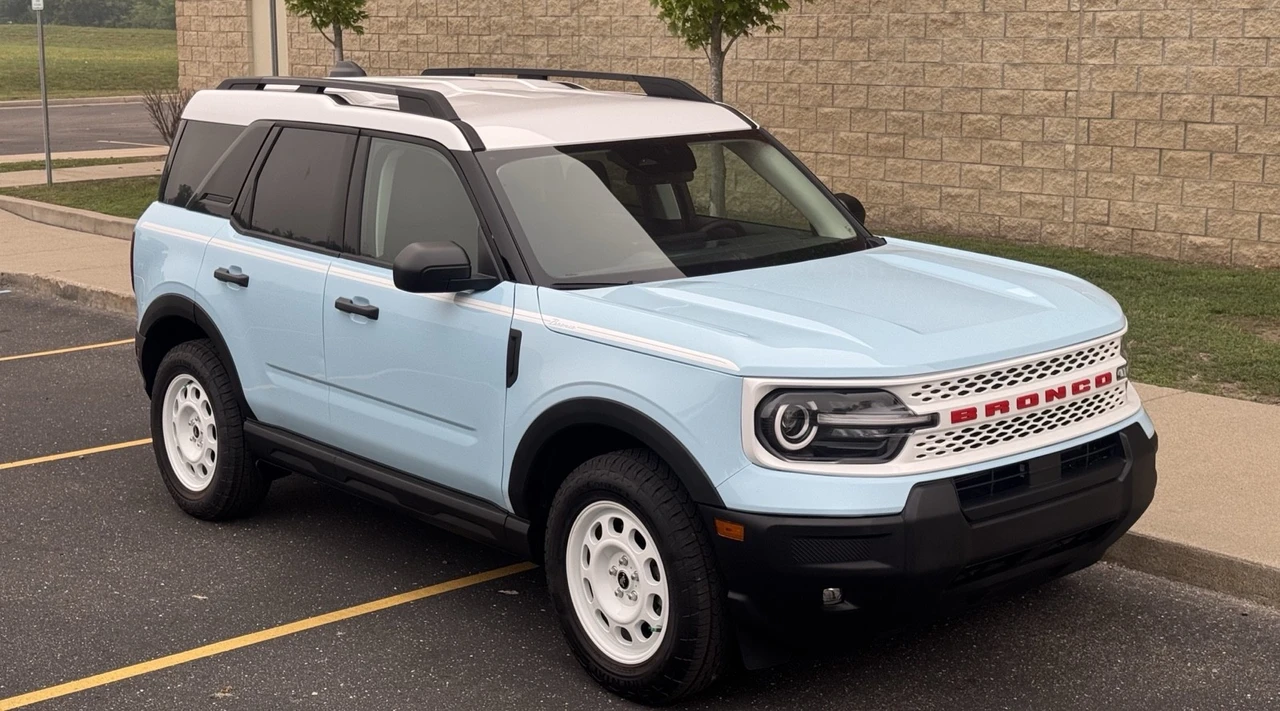 2025 Ford Bronco 6th Gen - Image 3 of 23