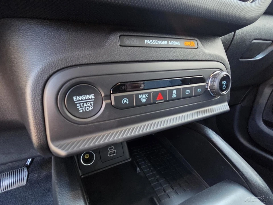 2025 Ford Bronco 6th Gen - Image 11 of 21