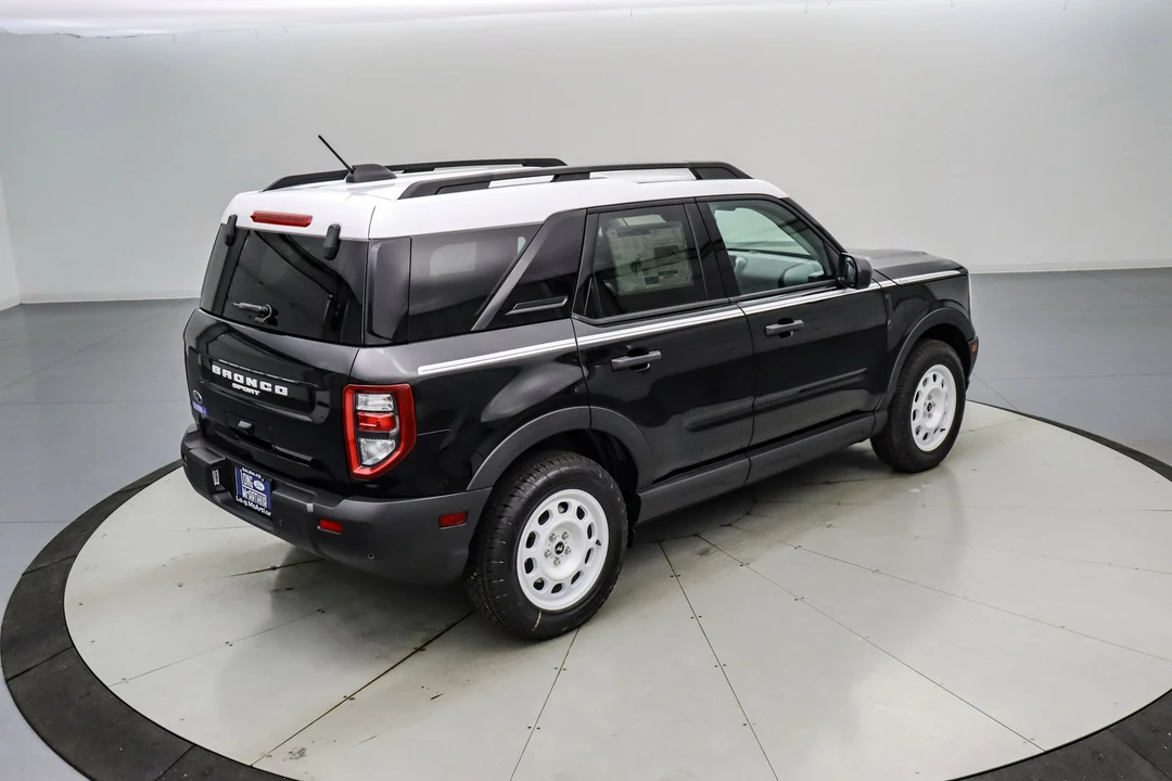 2025 Ford Bronco 6th Gen - Image 5 of 21