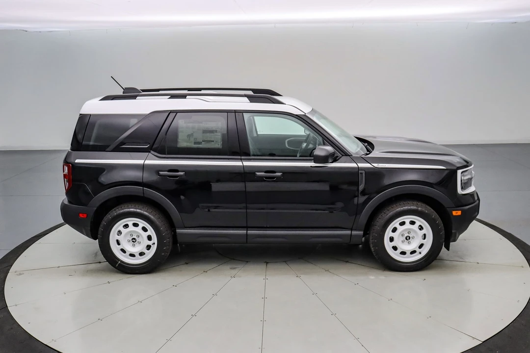 2025 Ford Bronco 6th Gen - Image 4 of 21