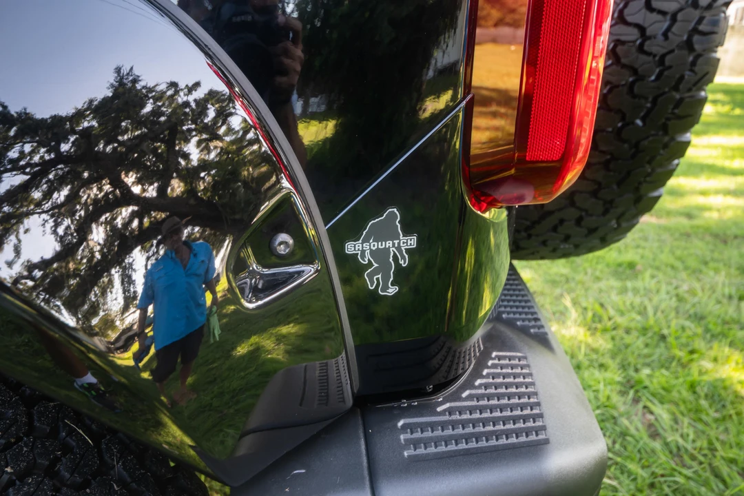 2025 Ford Bronco 6th Gen - Image 23 of 31